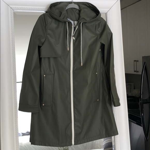 zara green raincoat